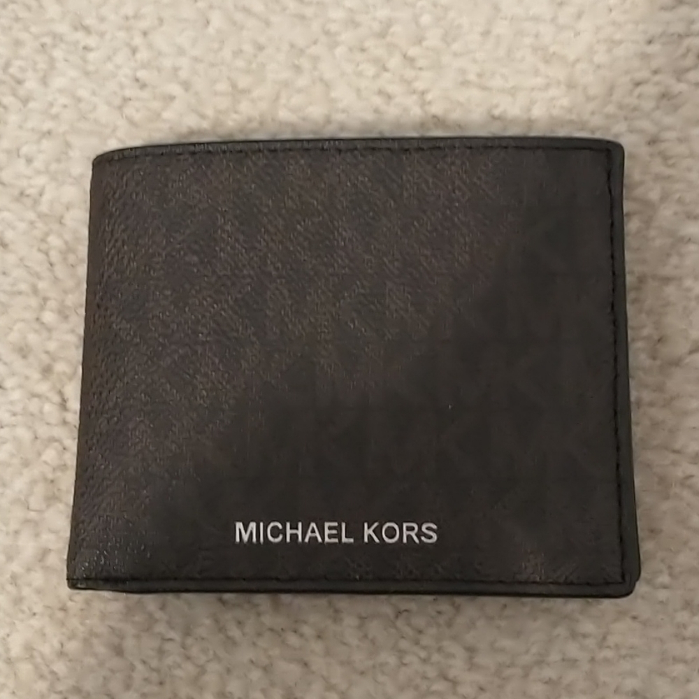 Michael Kors Logo Wallet